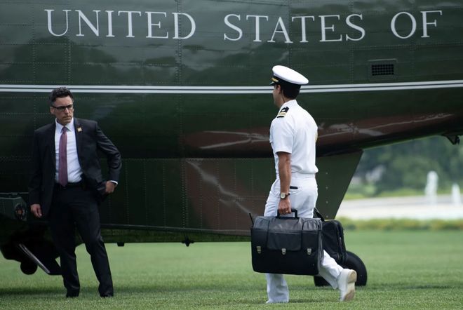 需要一个总统「同款」手提箱只需6万8pg电子免费模拟器游戏每个CEO都(图5)