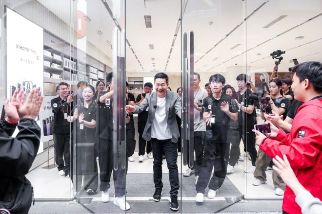 ta 研发机器人项目；国内发布「脑机接口标准」 极客早知道pg电子娱乐平台小米17开售5分钟破国产机销售纪录；Me(图8)